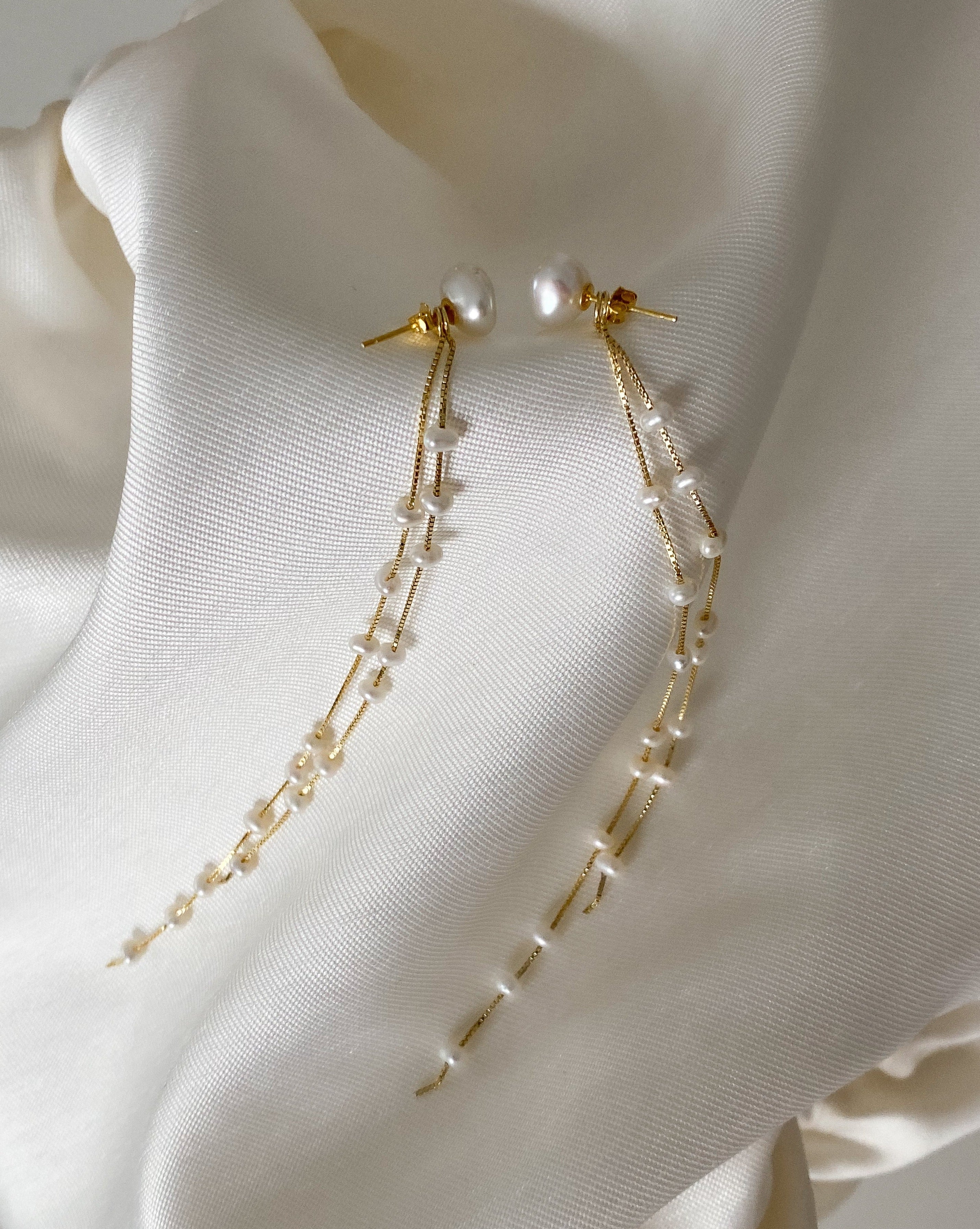 Alisa Pearl Earrings