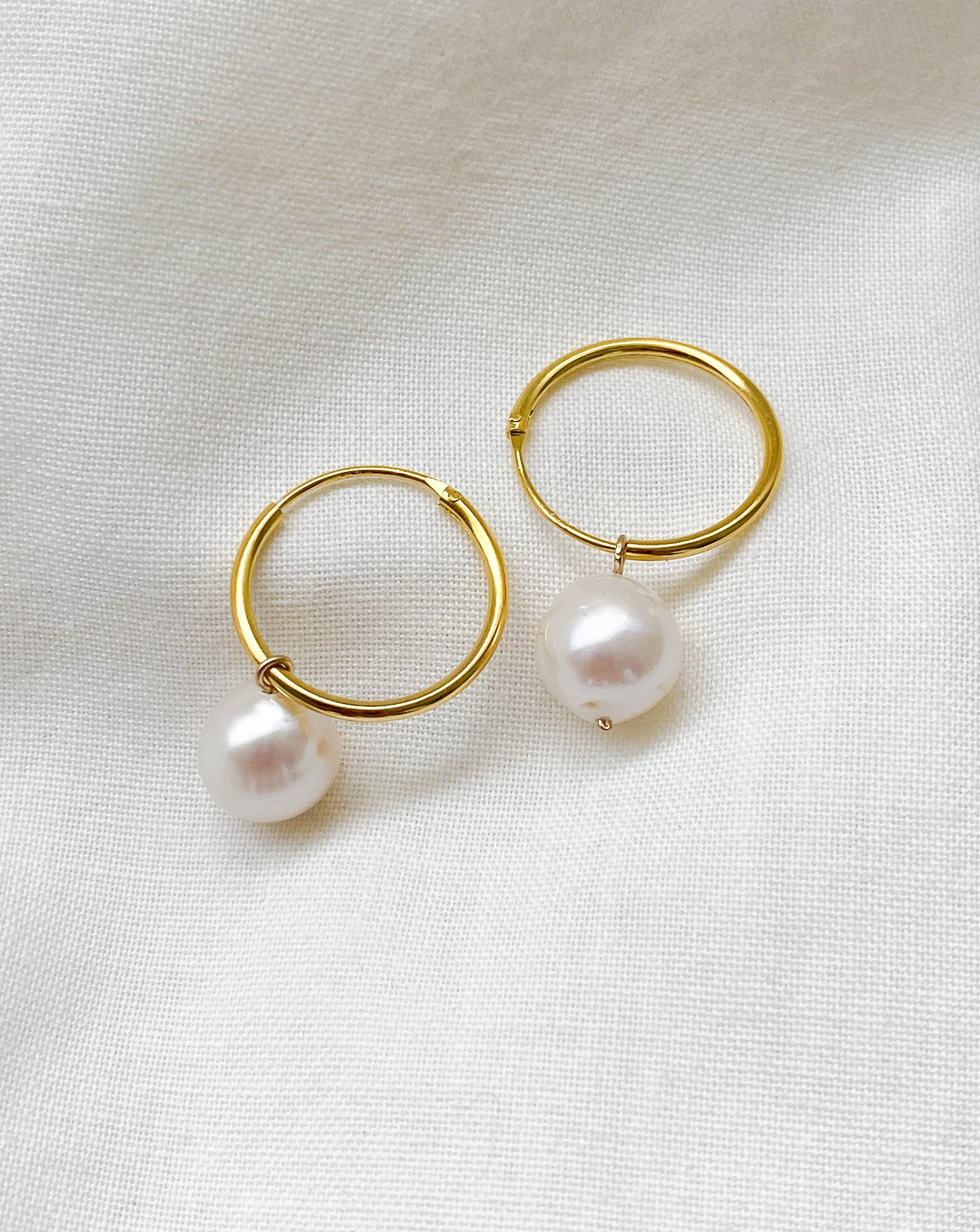 Rei Pearl Hoops