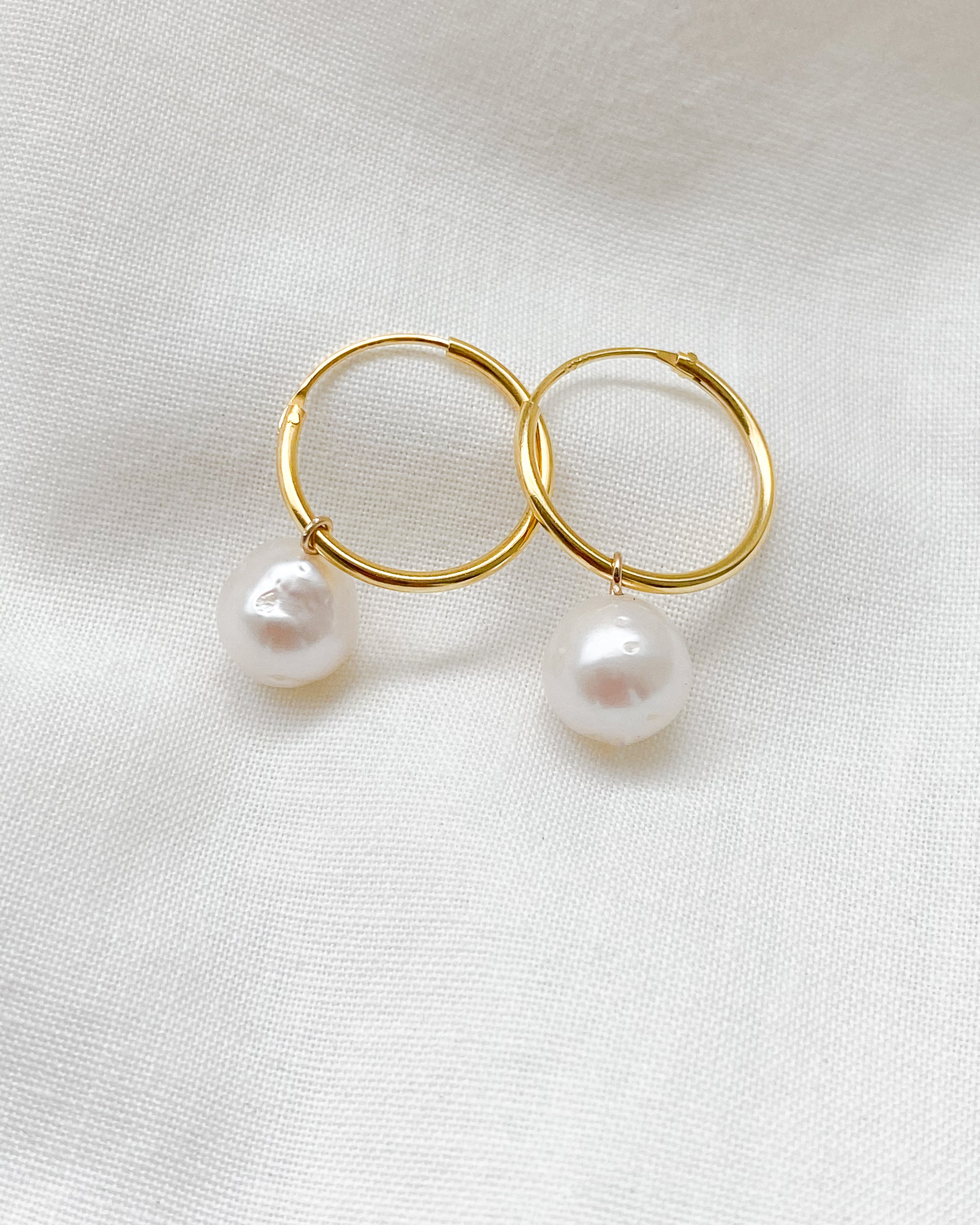 Rei Pearl Hoops