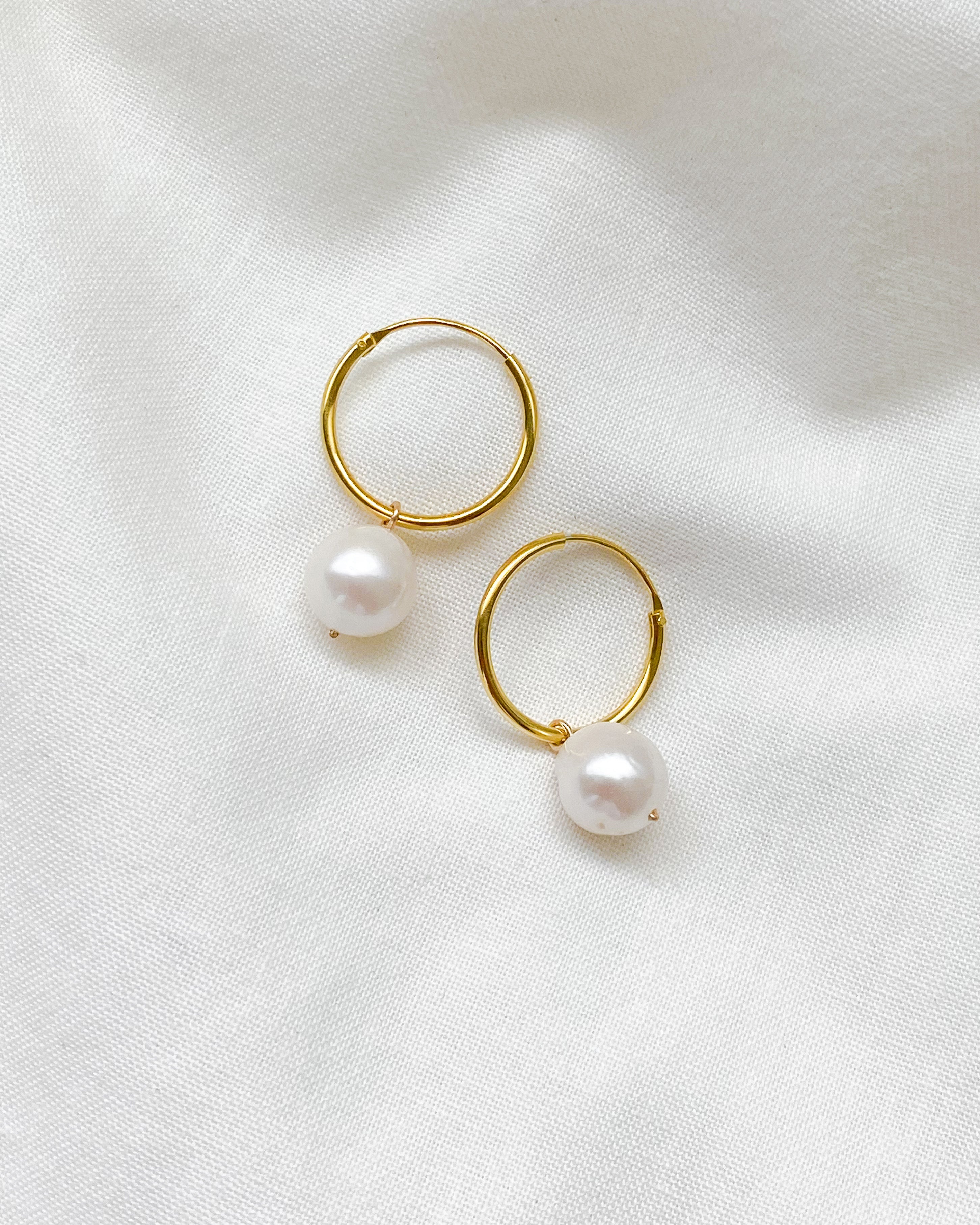 Rei Pearl Hoops