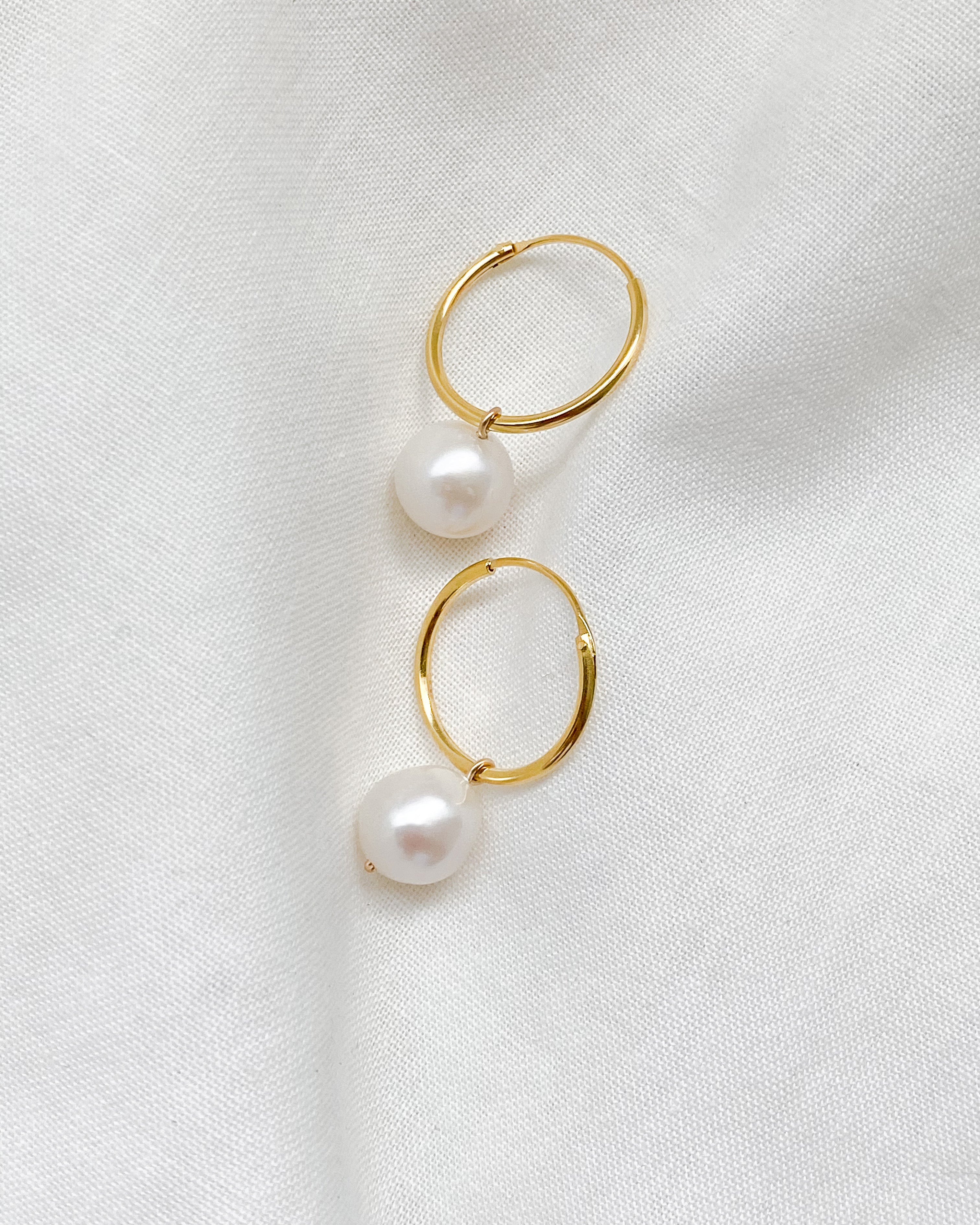 Rei Pearl Hoops