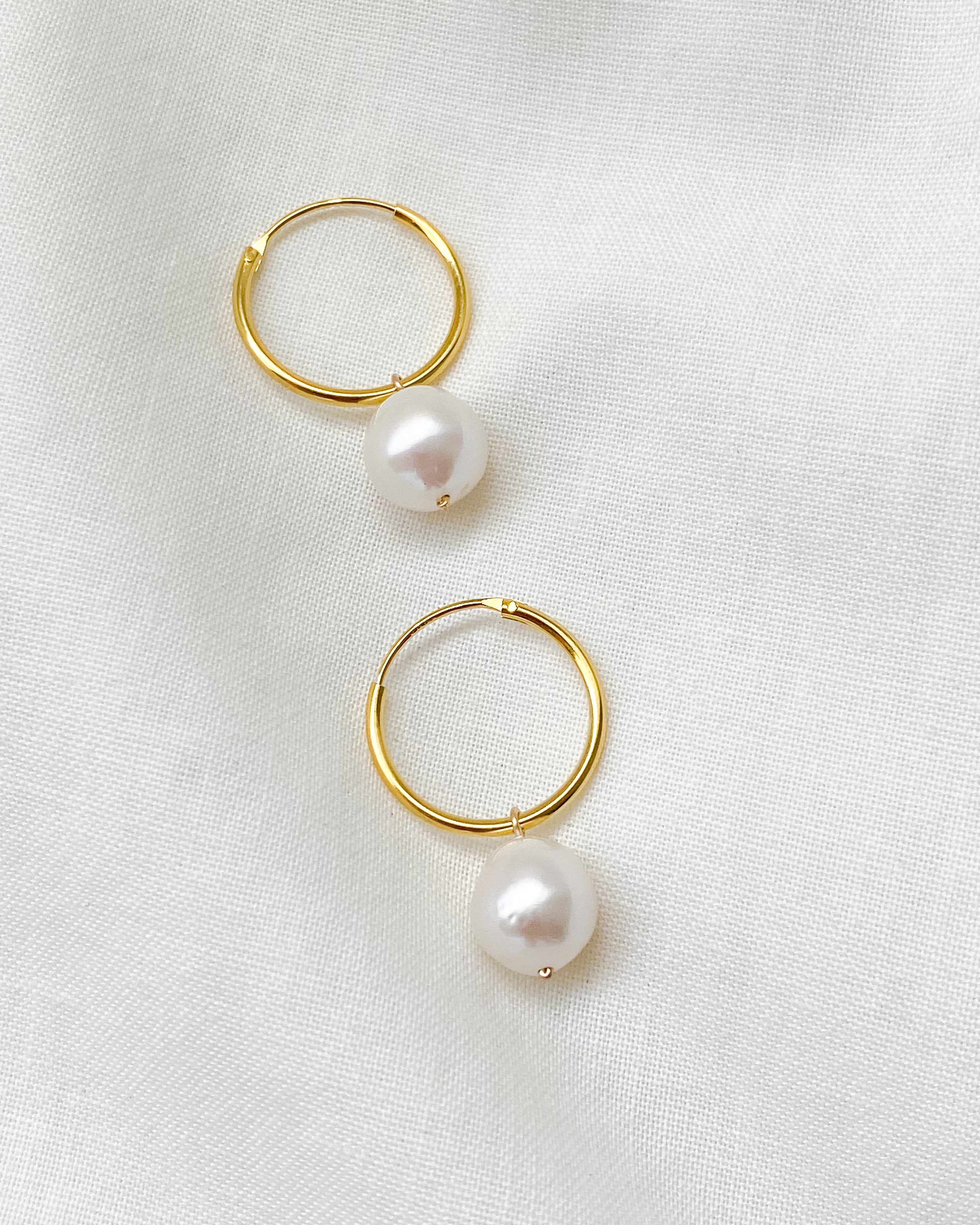 Rei Pearl Hoops