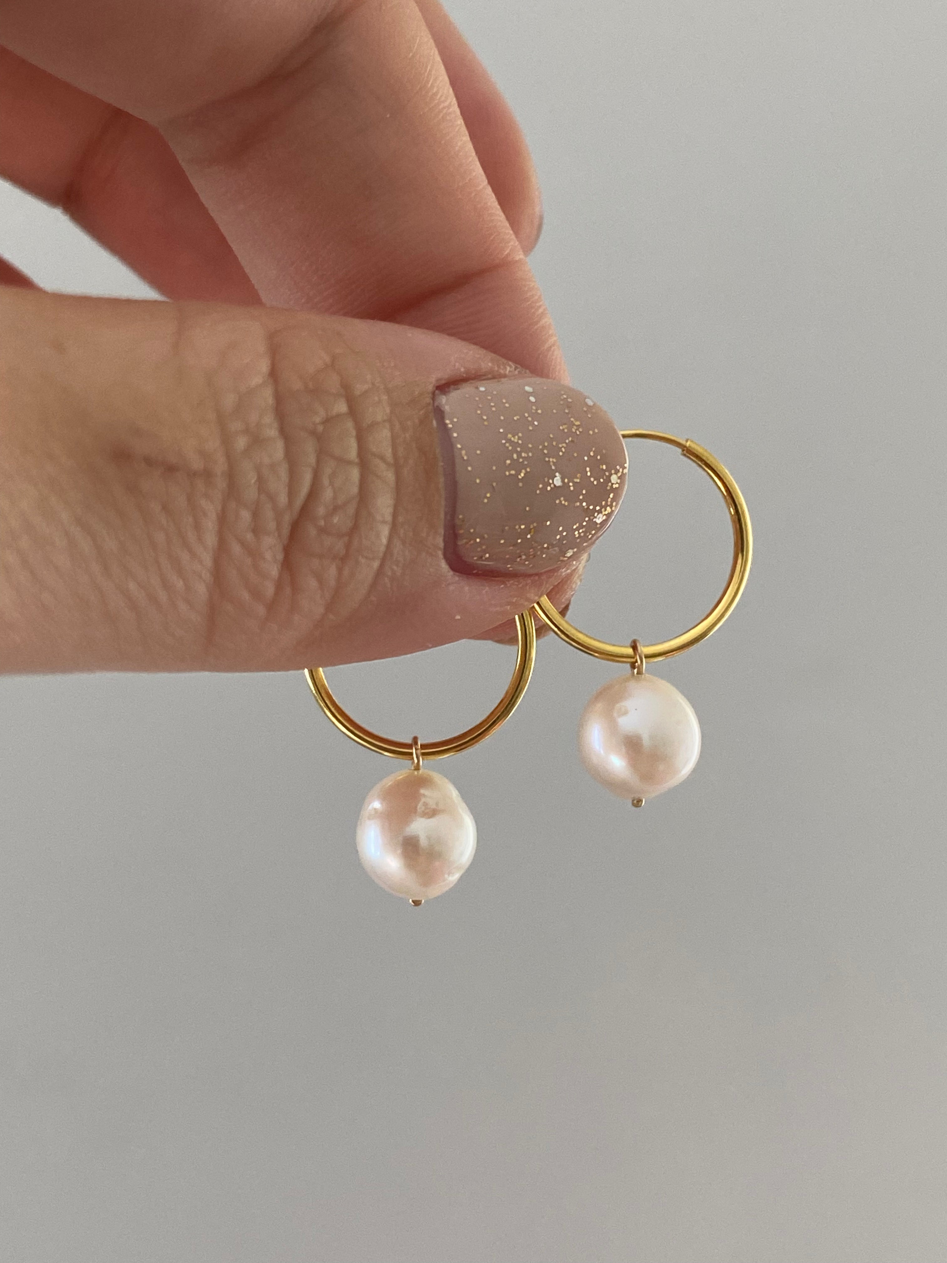 Rei Pearl Hoops