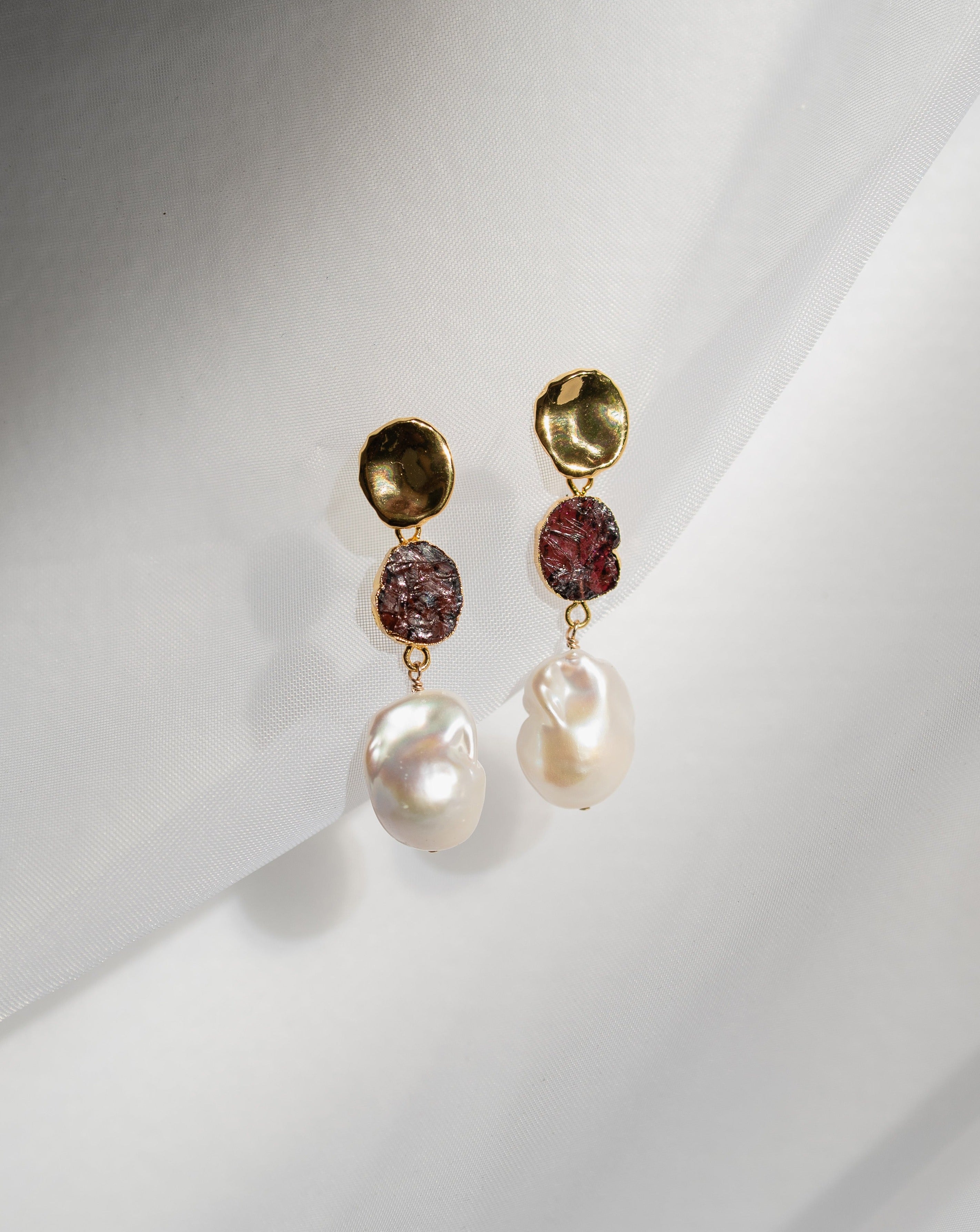 Jan | Garnet Birthstones x Pearls Earrings