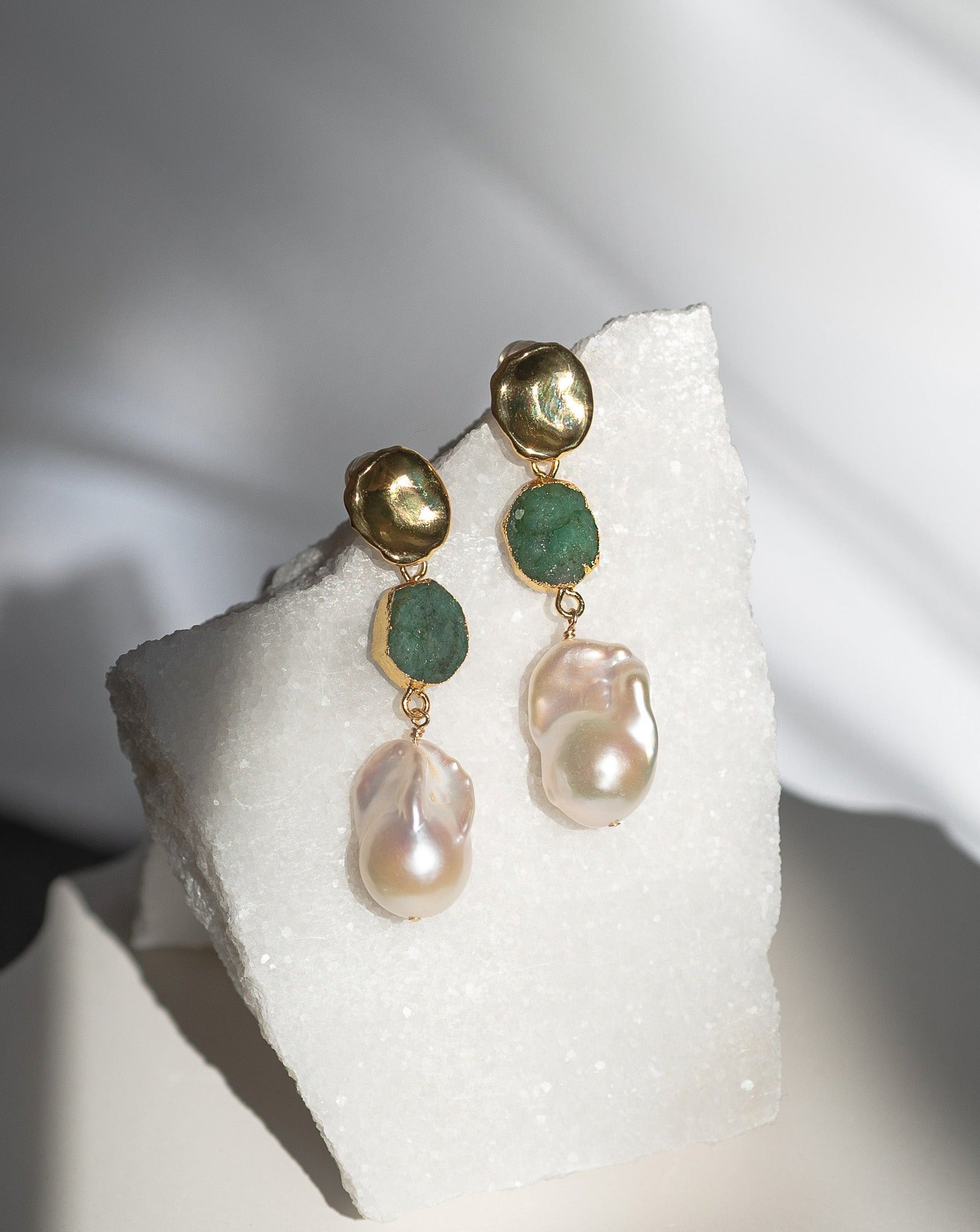 May | Emerald Birthstones x Pearls Earrings
