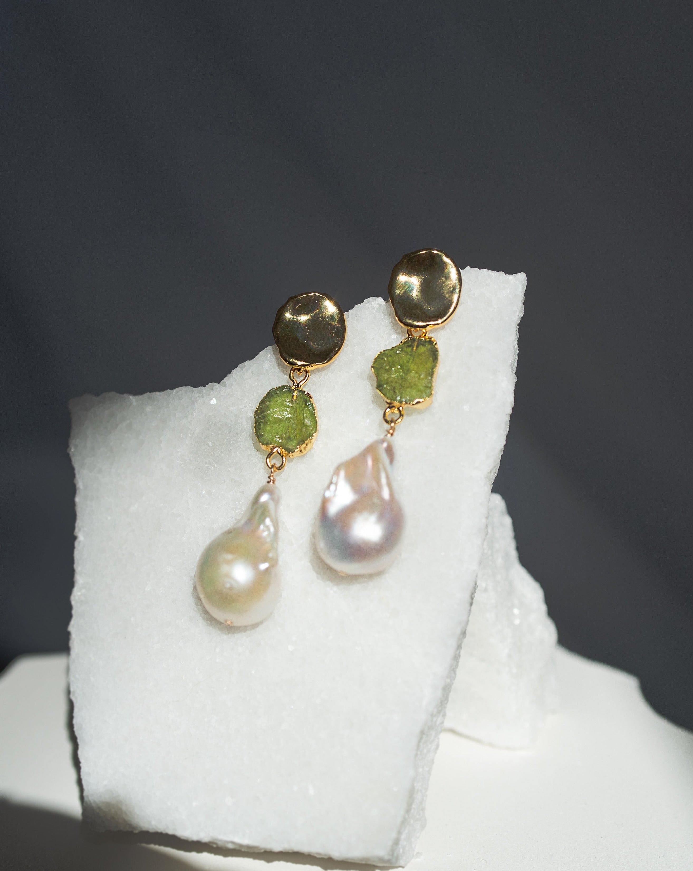 August | Peridot Birthstones x Pearls Earrings