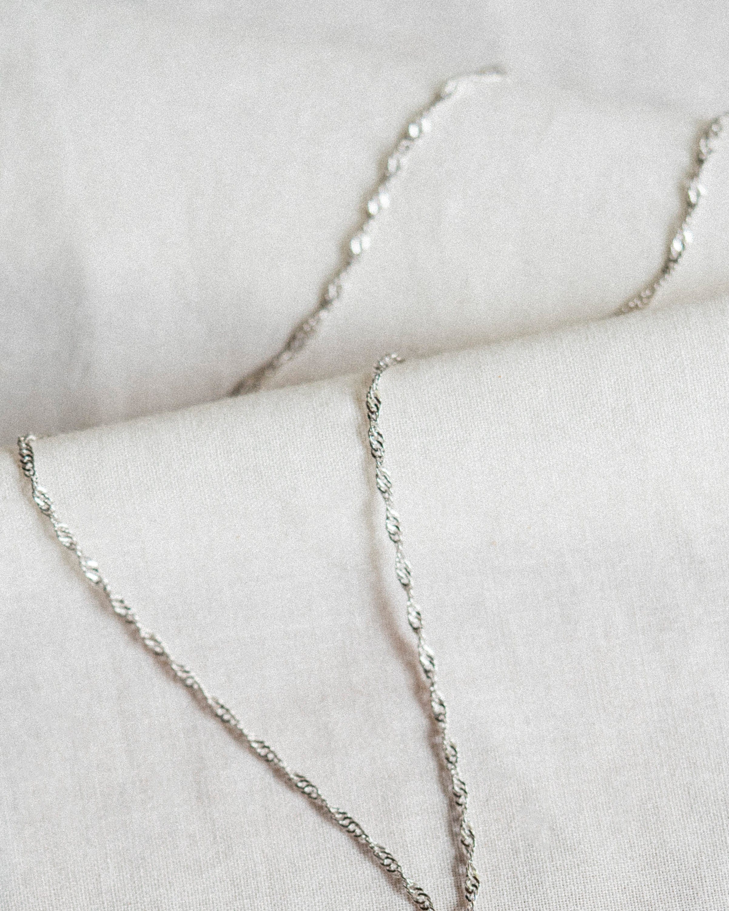 Anne Chain Necklace