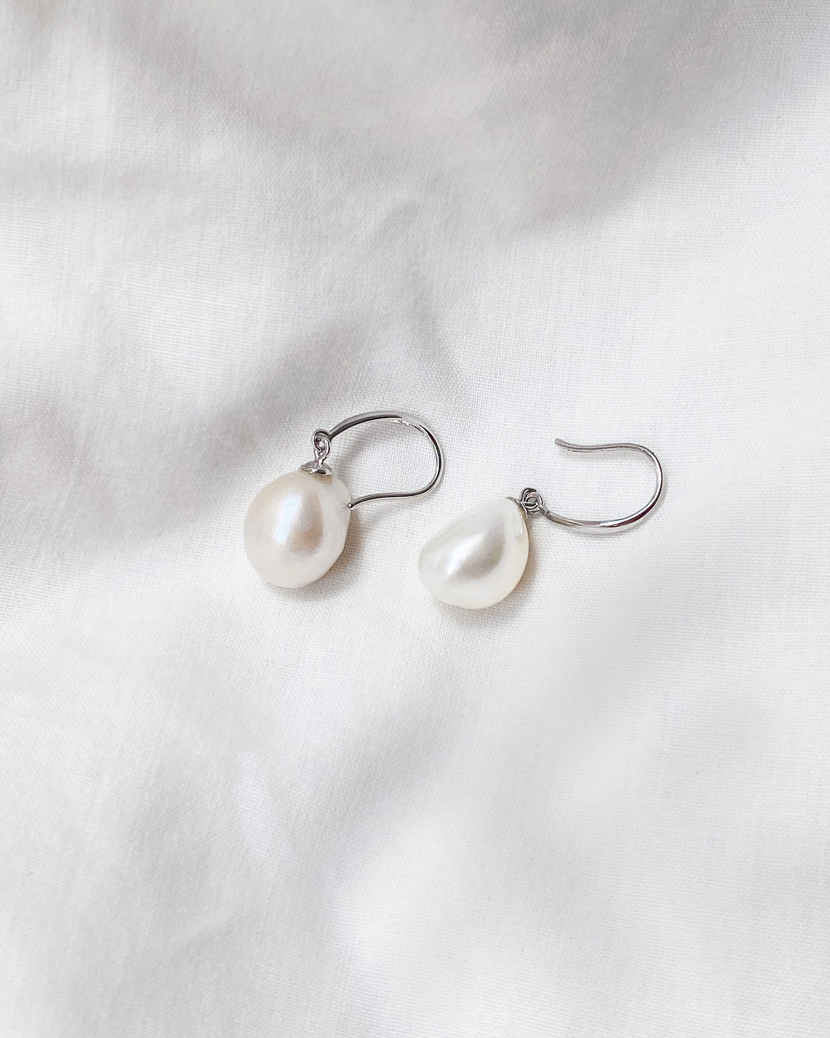 Audrey I Pearl Earrings