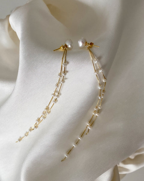 Alisa Pearl Earrings