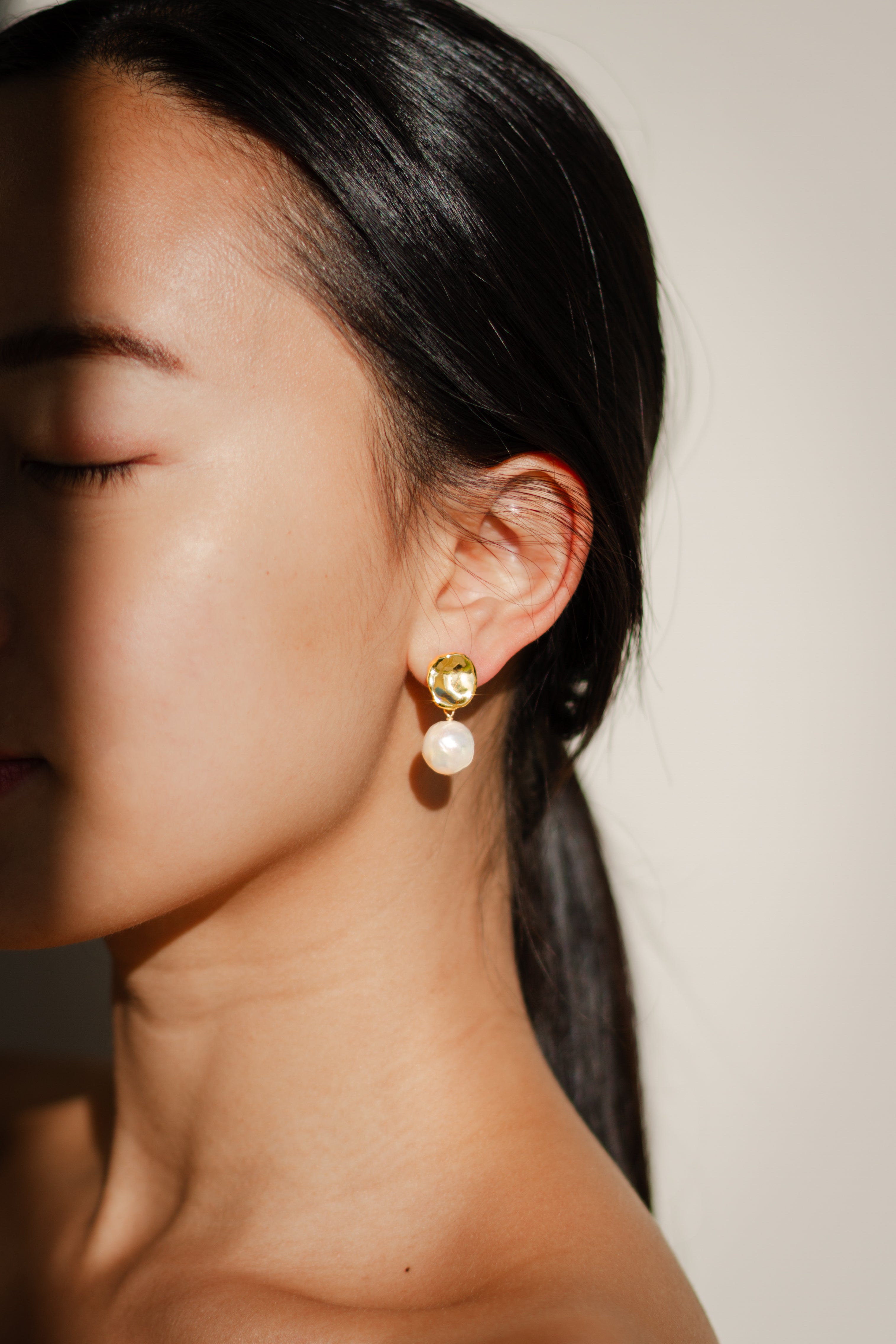 Jen Pearl Earrings