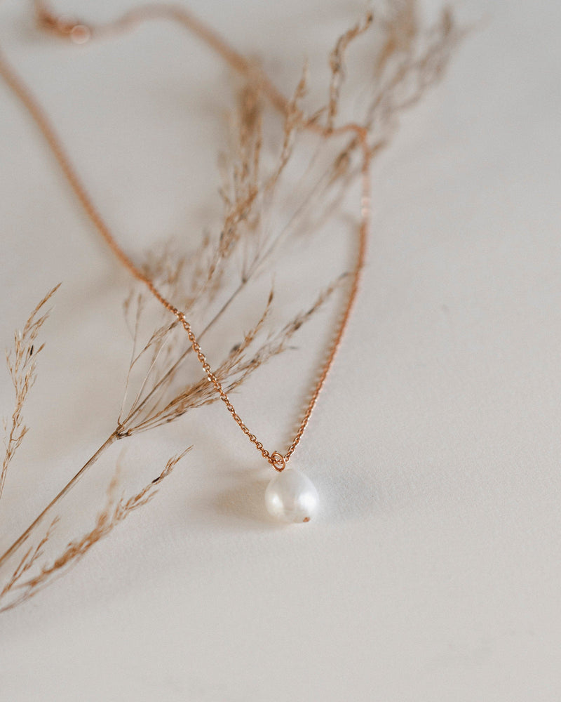 Elisse Pearl Necklace w Plain Chain